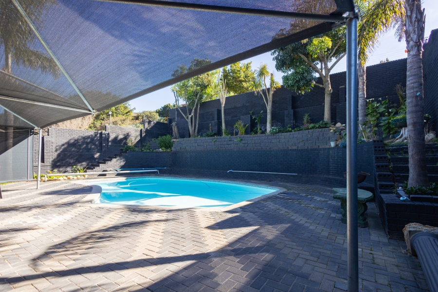 4 Bedroom Property for Sale in Loevenstein Western Cape